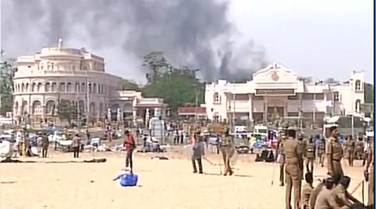 jallikattuprotest:policestationnearmarinabeachsetonfire
